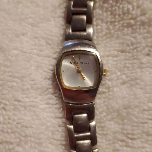 Nine West Analog Watch Silver & Two-Tone Interchangeable Flip Metal Band 9W/1273 - Picture 3 of 9